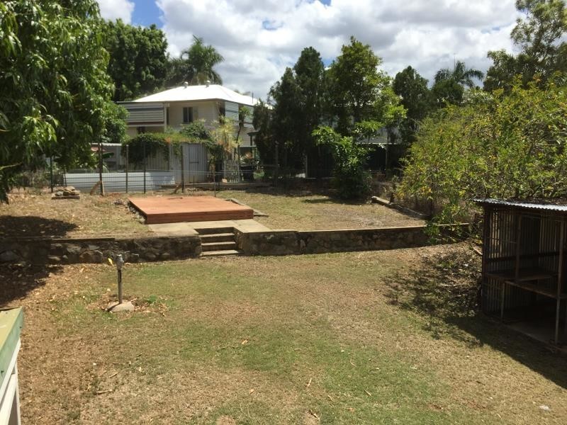 33 Cowap Street, Park Avenue QLD 4701
